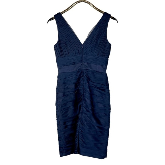 MONIQUE LHUILLIER BRIDESMAIDS NAVY BLUE RUCHED CHIFFON SHEATH COCKTAIL DRESS - Picture 3 of 15